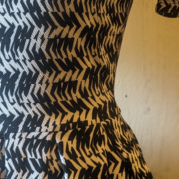 LulaRoe XXS Amelia Dress NWOT - Picture 2 of 3